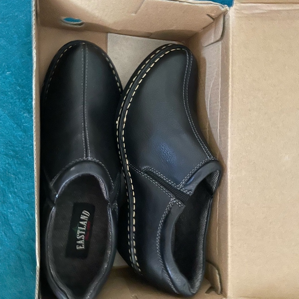 Eastland women’s Black Slip-On shoes